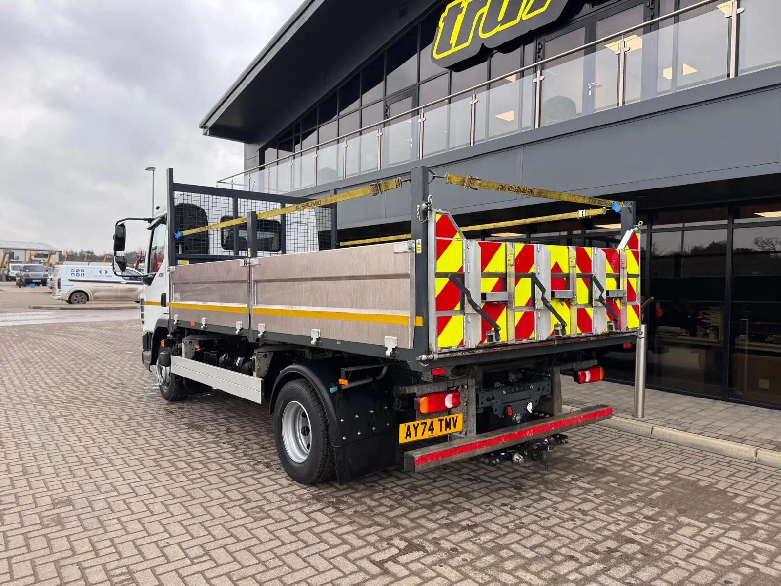 Tru7-group-truck-1.webp