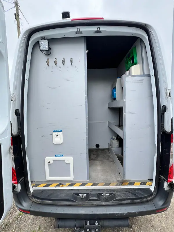 Mercedez-Benz Van for sale (7)