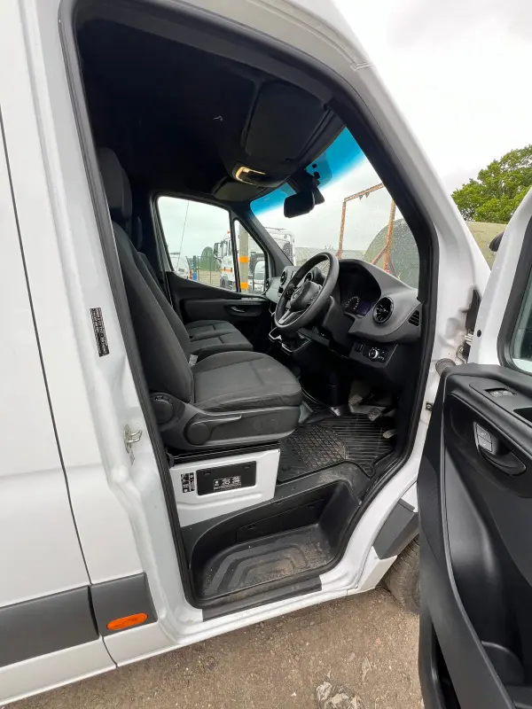 Mercedez-Benz Van for sale (8)